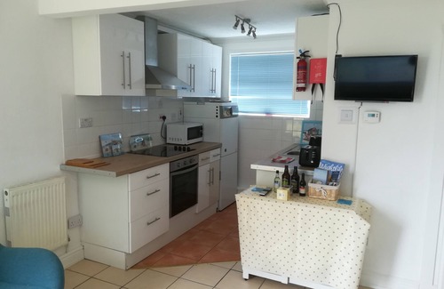 Sandown Chalet De Esquí | Fossils Retreat: comfy 2 bedroom chalet with Sun deck & wifi.
