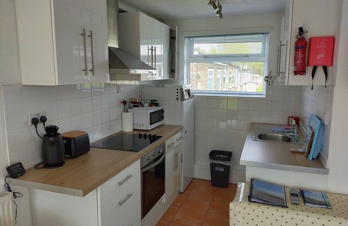 Sandown Chalet De Esquí | Fossils Retreat: comfy 2 bedroom chalet with Sun deck & wifi.