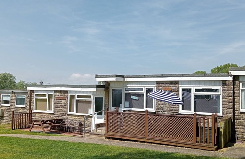 Sandown Chalet De Esquí | Fossils Retreat: comfy 2 bedroom chalet with Sun deck & wifi.