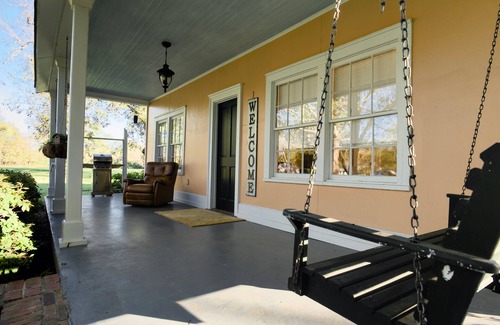Natchez Cabaña | Foster Mound Cottage - Perfect for a Cozy Getaway with 2 Bedrooms and Pet-Friendly Amenities!