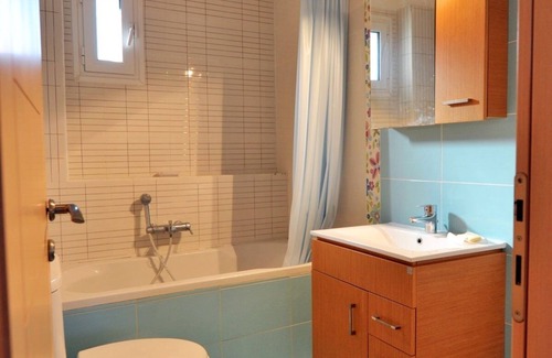 Paralia Dionysiou Apartamento | Fotinia Beach House by RentalsPro 1st floor