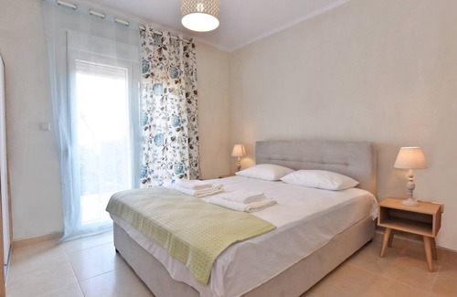Paralia Dionysiou Apartamento | Fotinia Beach House Ground Floor by RentalsPro