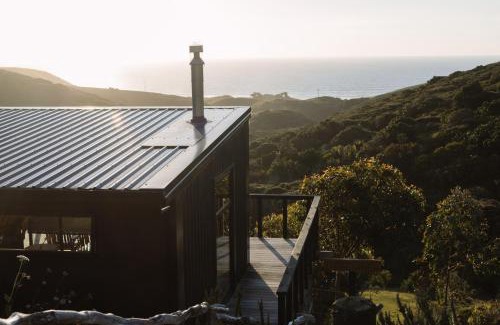 Raglan Apartamento | Foudre Suite with Hot Tub at Barrelled Wines Raglan