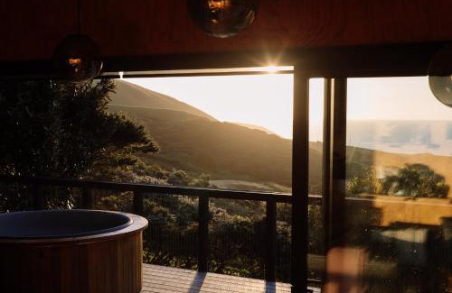 Raglan Apartamento | Foudre Suite with Hot Tub at Barrelled Wines Raglan