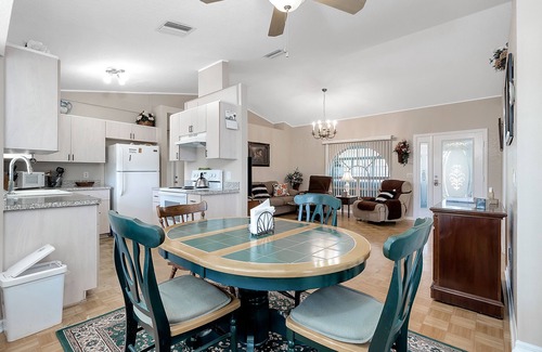 Warm Mineral Springs Casa | "Fountain of Youth" 2 bedroom 3 bath, bikes, BBQ