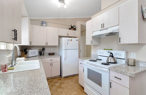 Warm Mineral Springs Casa | "Fountain of Youth" 2 bedroom 3 bath, bikes, BBQ