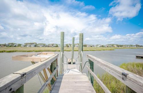 Long Beach Casa | Fountains Folly by Oak Island Accommodations