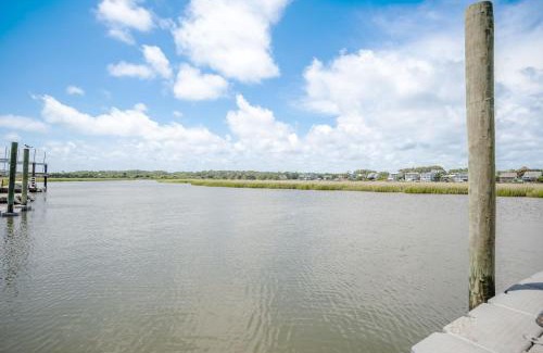 Long Beach Casa | Fountains Folly by Oak Island Accommodations