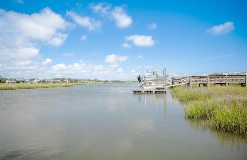 Long Beach Casa | Fountains Folly by Oak Island Accommodations