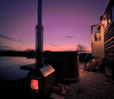 Donaghadee Otro | Four Acres Farm Shepherds Huts