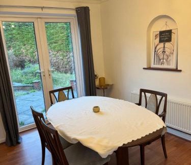 Moorhouse Casa | Four BDR House By Eason Stays Short Lets & Serviced Accommodation Rugby With Free Parking