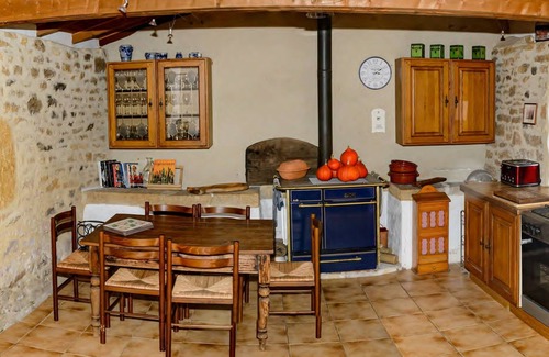 Frayssinet-le-Gelat Cabaña | Four beautiful 4* Gites surrounding a courtyard, perfect for families and groups