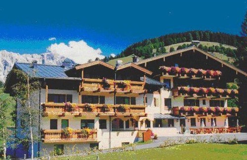 Maria Alm am Steinernen Meer Casa | Four-bed room, shower, WC, garden side - Hotel Sportalm Hintermoos