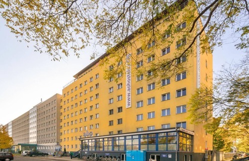Suedvorstadt Casa | Four-bed room, shower, WC - a&o Dresden Hauptbahnhof