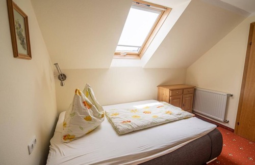Edlbach Otro | Habitación Cuádruple con ducha, aseo - Gasthof-Pension Moosgierler