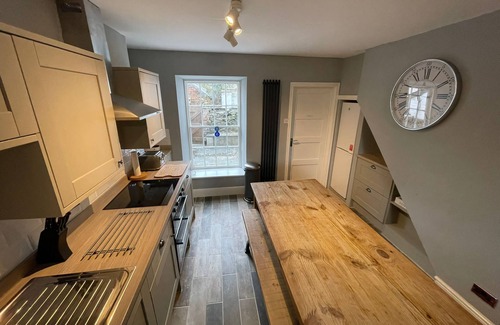 Bala Casa | Four bedded grade two listed 1800's house on chapel grounds