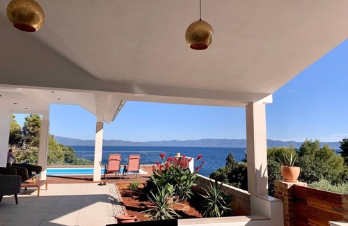 Gdinj Apartamento | Apartamento de cuatro habitaciones con terraza y vista al mar Bahía Tvrdni Dolac, Hvar (A-6112-a)