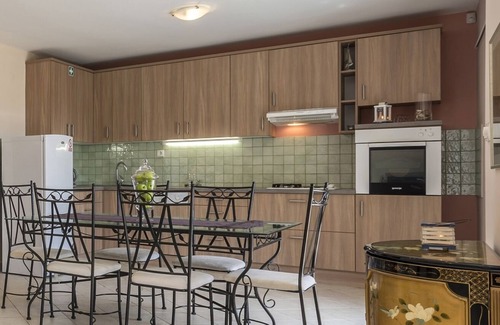 Medici Apartamento | Apartamento de cuatro habitaciones con terraza y vista al mar Medici, Omis (A-7461-a)