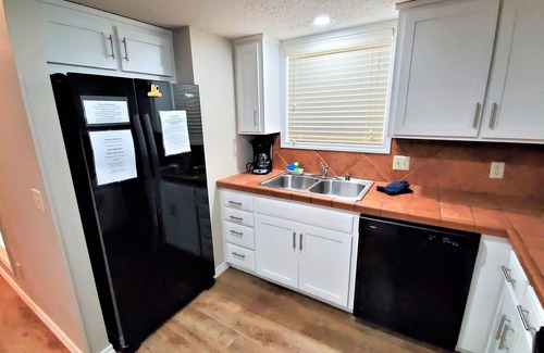 Holiday Island Condominio | Condominio de dos habitaciones con camas king. Dos baños completos.