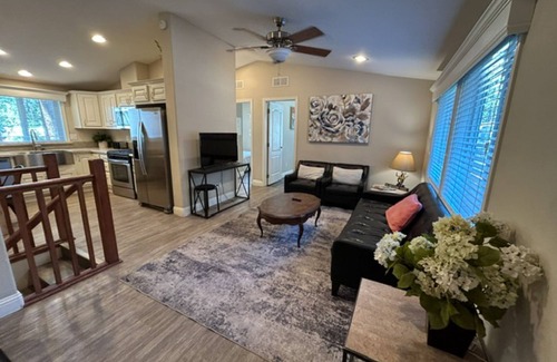 South Lake Tahoe Casa | Four Bedroom Home in the Heart of South Lake Tahoe near Ski Resort and Stateline