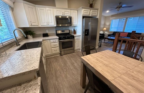 South Lake Tahoe Casa | Four Bedroom Home in the Heart of South Lake Tahoe near Ski Resort and Stateline