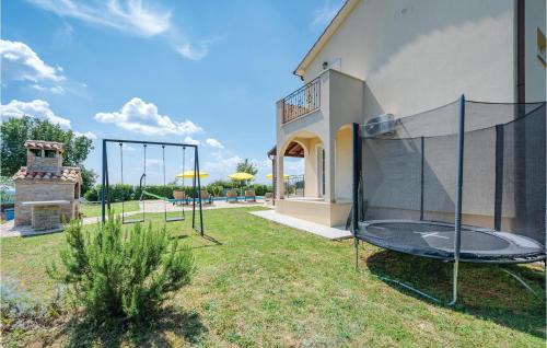 Gracisce Casa | Four-Bedroom Holiday Home In Bregi