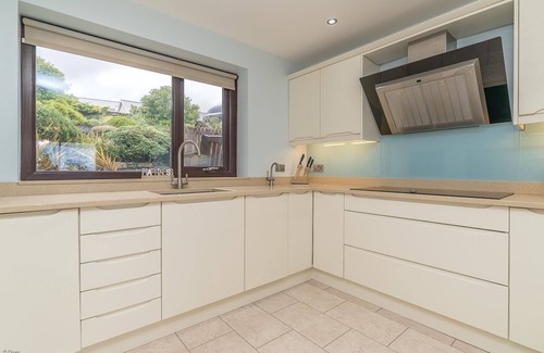 Harlech Cabaña | Four Bedroom Holiday Home With Views Over Cardigan Bay | Ty-Mari