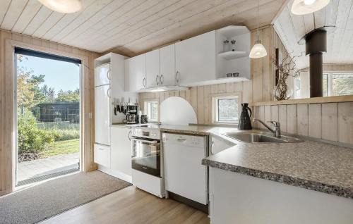 Fjellerup Casa | Four-Bedroom Holiday Home In Glesborg