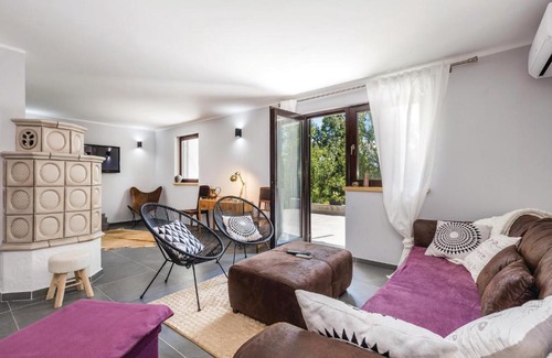 Municipality of Plaski Casa | Four-Bedroom Holiday Home in Plaski