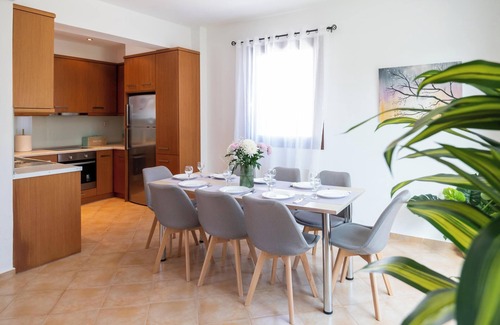 Prines Villa | Four Bedroom villa close to the town and beach