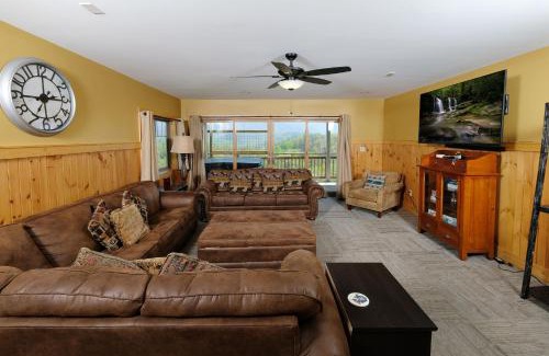 Chalet Village North Casa | Four bedroom with HOT TUB, MOUNTAIN VIEW, GAME ROOM!