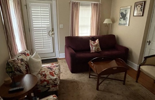 Jefferson Park Avenue Apartamento | A cuatro cuadras de UVA, Scott Stadium. A dos cuadras de restaurantes, parada de tranvía gratis.