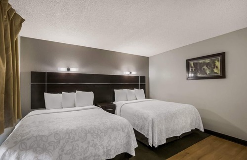 Ashley Oaks Hotel | Four Convenient Rooms w/ Access to Interstate 40 | Complimentary Breakfast