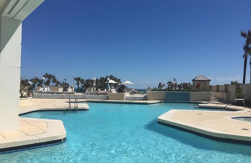 Brush - Stewarts Apartamento | Four Convenient Units for Big Groups, Outdoor Pool, Near Daytona Beach!