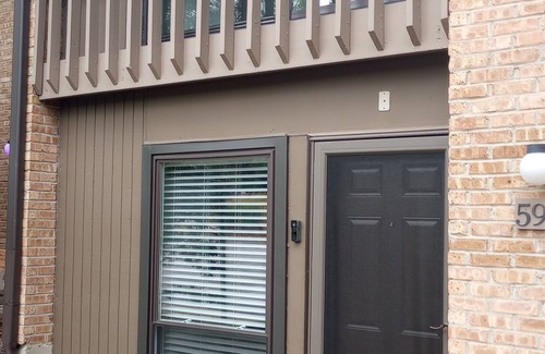Lisle Casa | Four Lakes community charming 2 bed. townhome w fireplace in lovely Lisle, IL