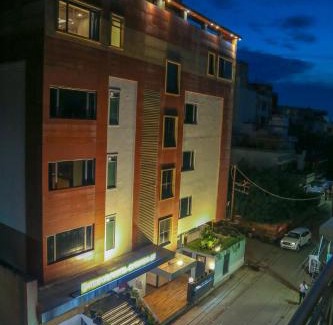 Varanasi Nagar Nigam Hotel | Four Leaf Hotel - Sapphire Blue, Varanasi