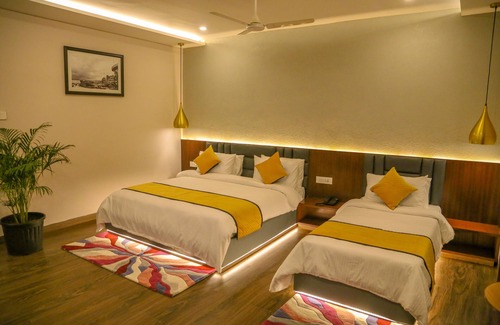 Varanasi Complejo | Four Leaf Hotel Sapphire Blue