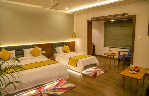 Varanasi Complejo | Four Leaf Hotel Sapphire Blue