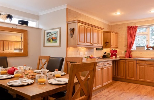 Dulnain Bridge Cabaña | Four Pines Lodge - a house that sleeps 8 guests in 4 bedrooms