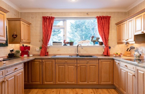 Dulnain Bridge Cabaña | Four Pines Lodge - a house that sleeps 8 guests in 4 bedrooms