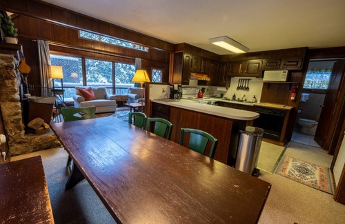 Montgomery Center Chalet De Esquí | Four-Season Chalet, Hiking, Skiing, 5 Minutes to Jay Peak, Vermont!