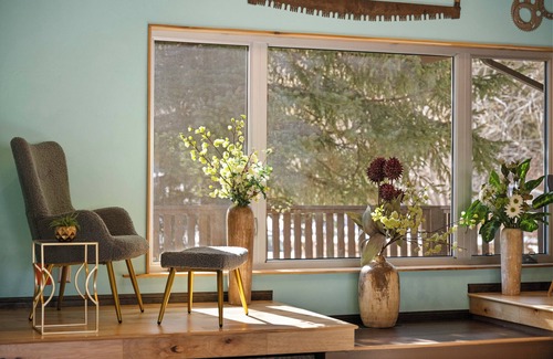 Upper Moonridge Cabina | Four Season Escape – Cozy Big Bear Cabin with Pool, Jacuzzi & Sauna