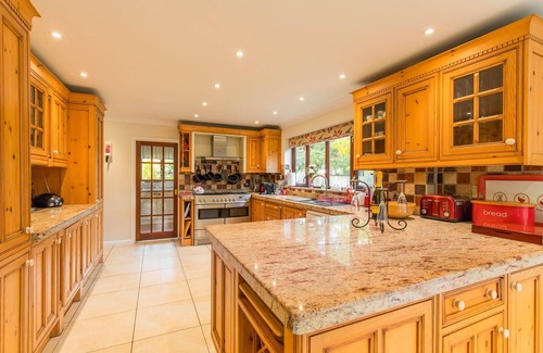 Norwich Cabaña | Four Seasons | Luxury Riverside Home with Hot Tub