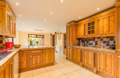 Norwich Cabaña | Four Seasons | Luxury Riverside Home with Hot Tub
