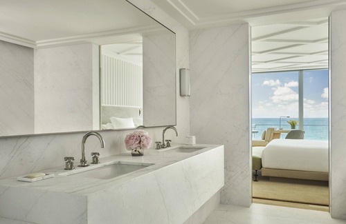 Surfside Hotel | Four Seasons Hotel at The Surf Club