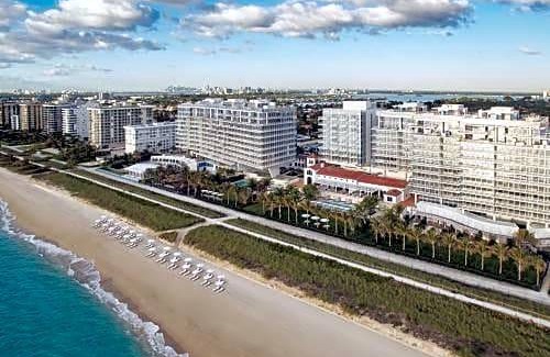 Surfside Hotel | Four Seasons Hotel at The Surf Club