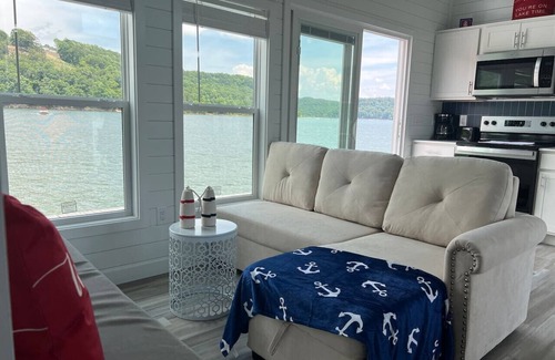 Russell Springs Alquiler De Eote | Four Suns - Lake Cumberland Marina