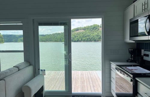 Russell Springs Alquiler De Eote | Four Suns - Lake Cumberland Marina