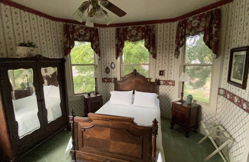 Bonham Casa | Four Winds Victorian Venue & Suites