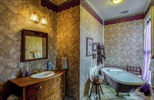 Bonham Casa | Four Winds Victorian Venue & Suites
